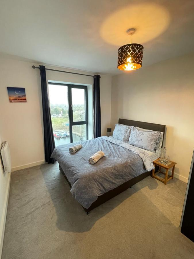 Balcony Marina Apartment With City Skyline Views - Free Secure Parking Манчестър Екстериор снимка
