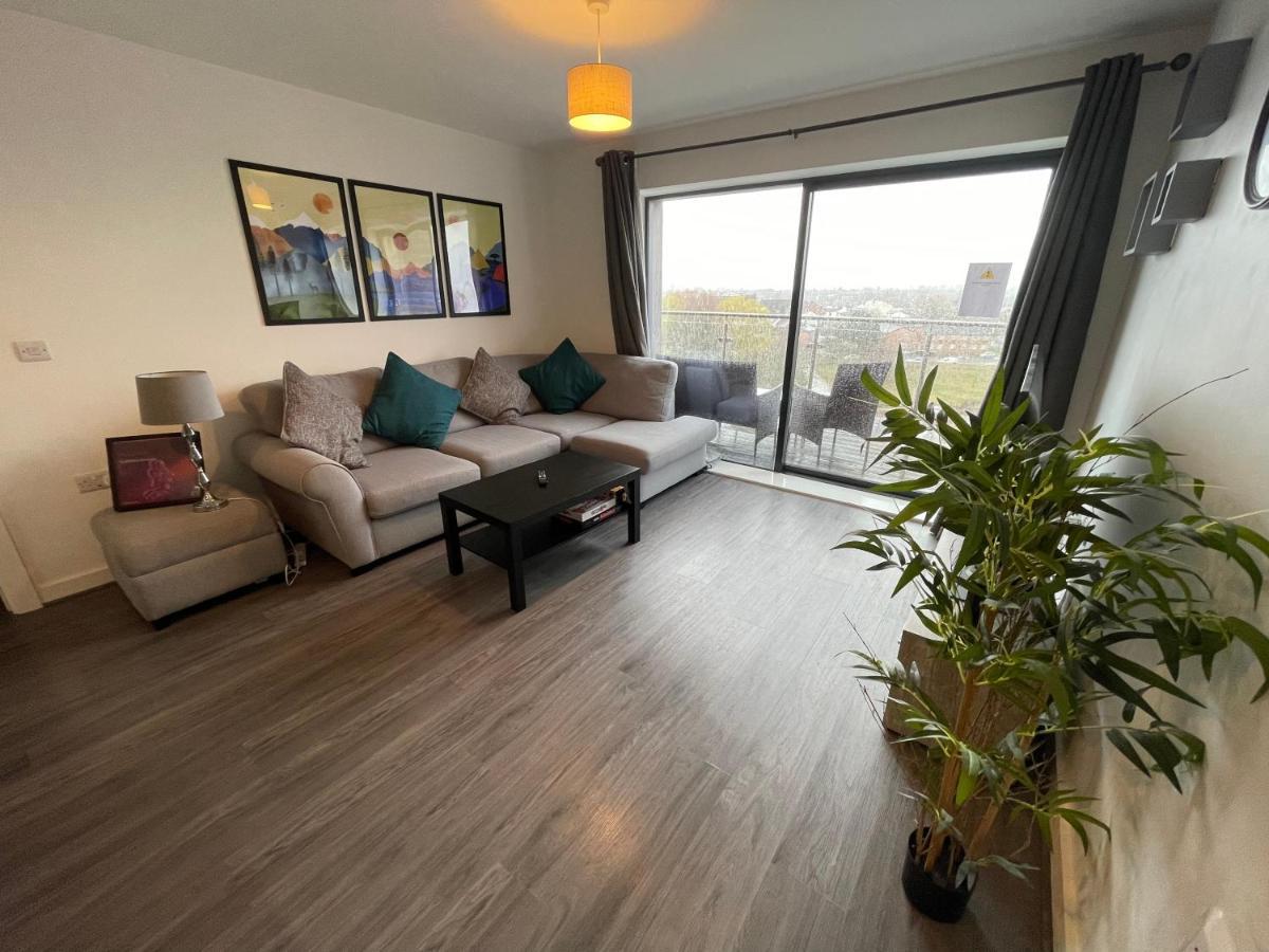Balcony Marina Apartment With City Skyline Views - Free Secure Parking Манчестър Екстериор снимка