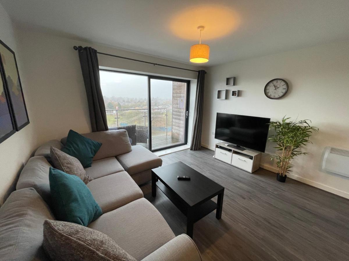 Balcony Marina Apartment With City Skyline Views - Free Secure Parking Манчестър Екстериор снимка