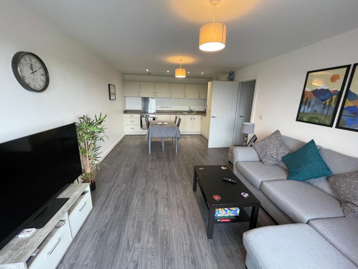 Balcony Marina Apartment With City Skyline Views - Free Secure Parking Манчестър Екстериор снимка