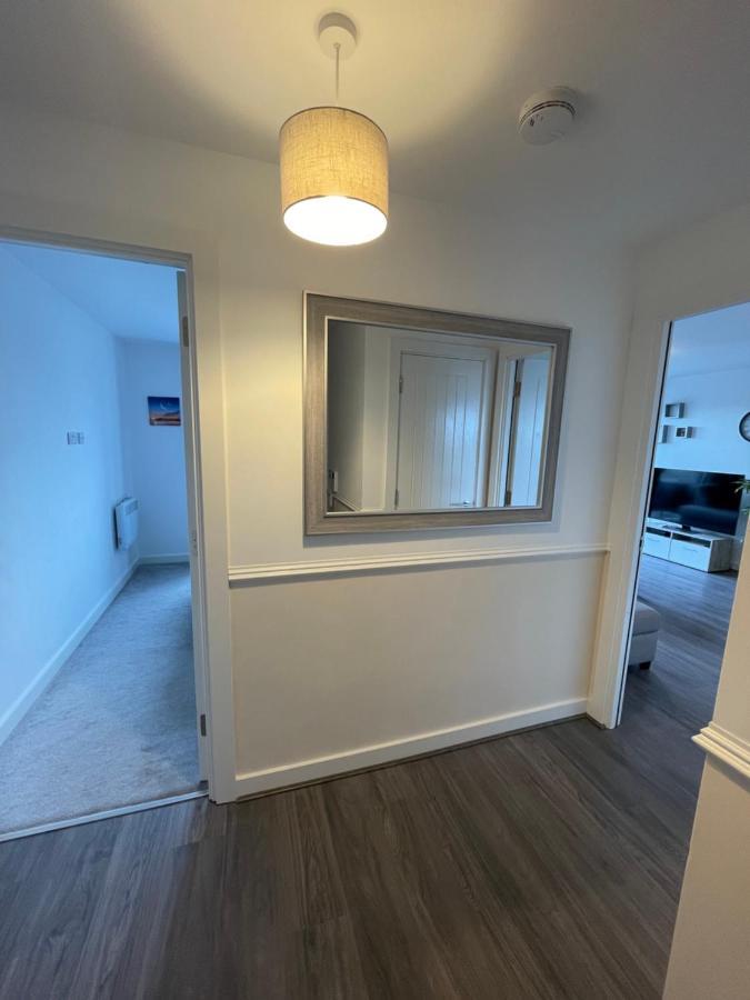 Balcony Marina Apartment With City Skyline Views - Free Secure Parking Манчестър Екстериор снимка